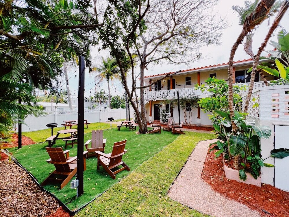 Фото The Leeward Apartments by Lowkl