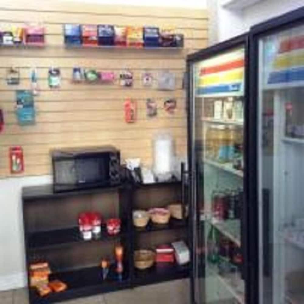 Фото Ramada by Wyndham Oceanside