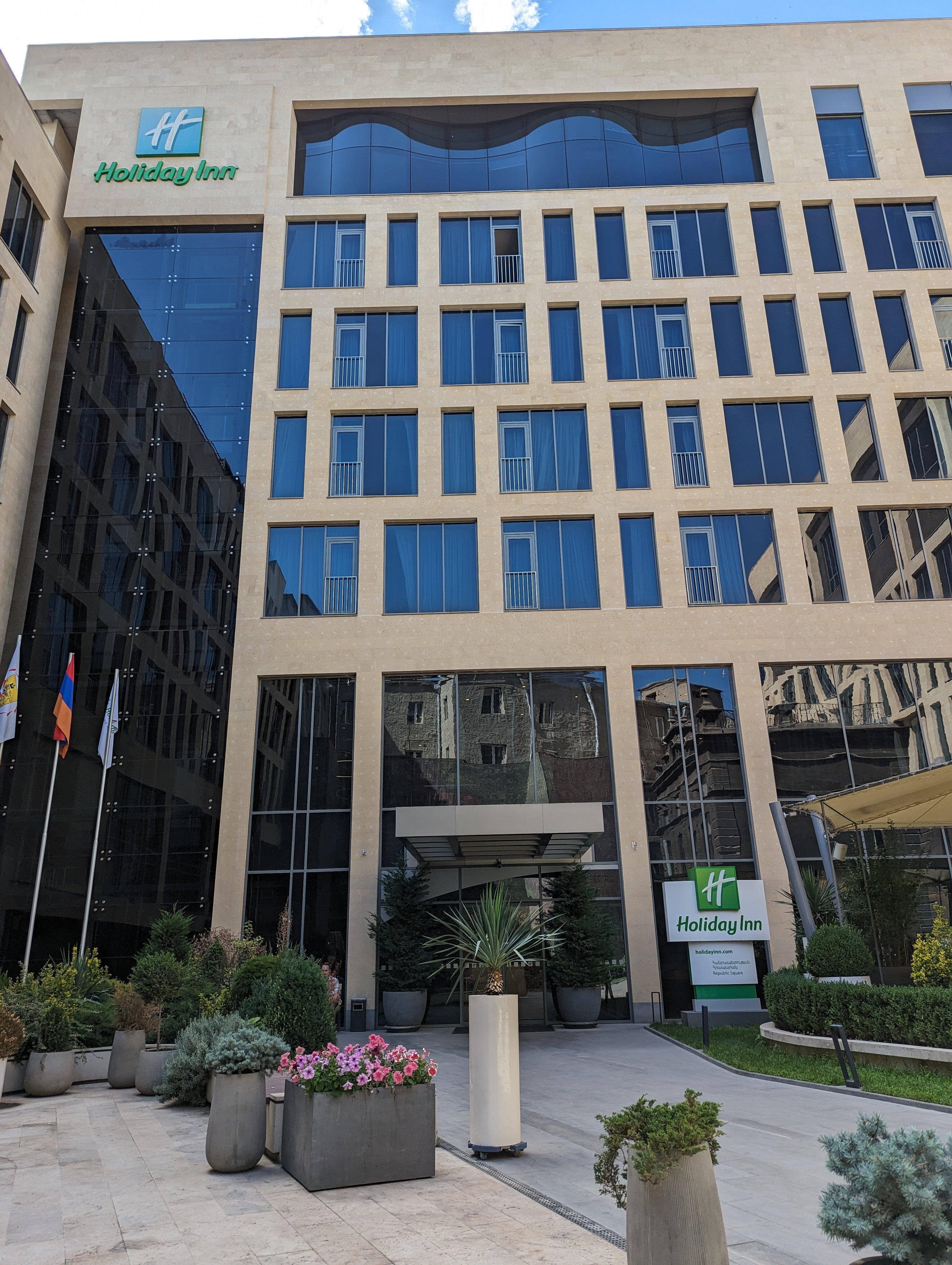 Фото Holiday Inn Yerevan Republic Square