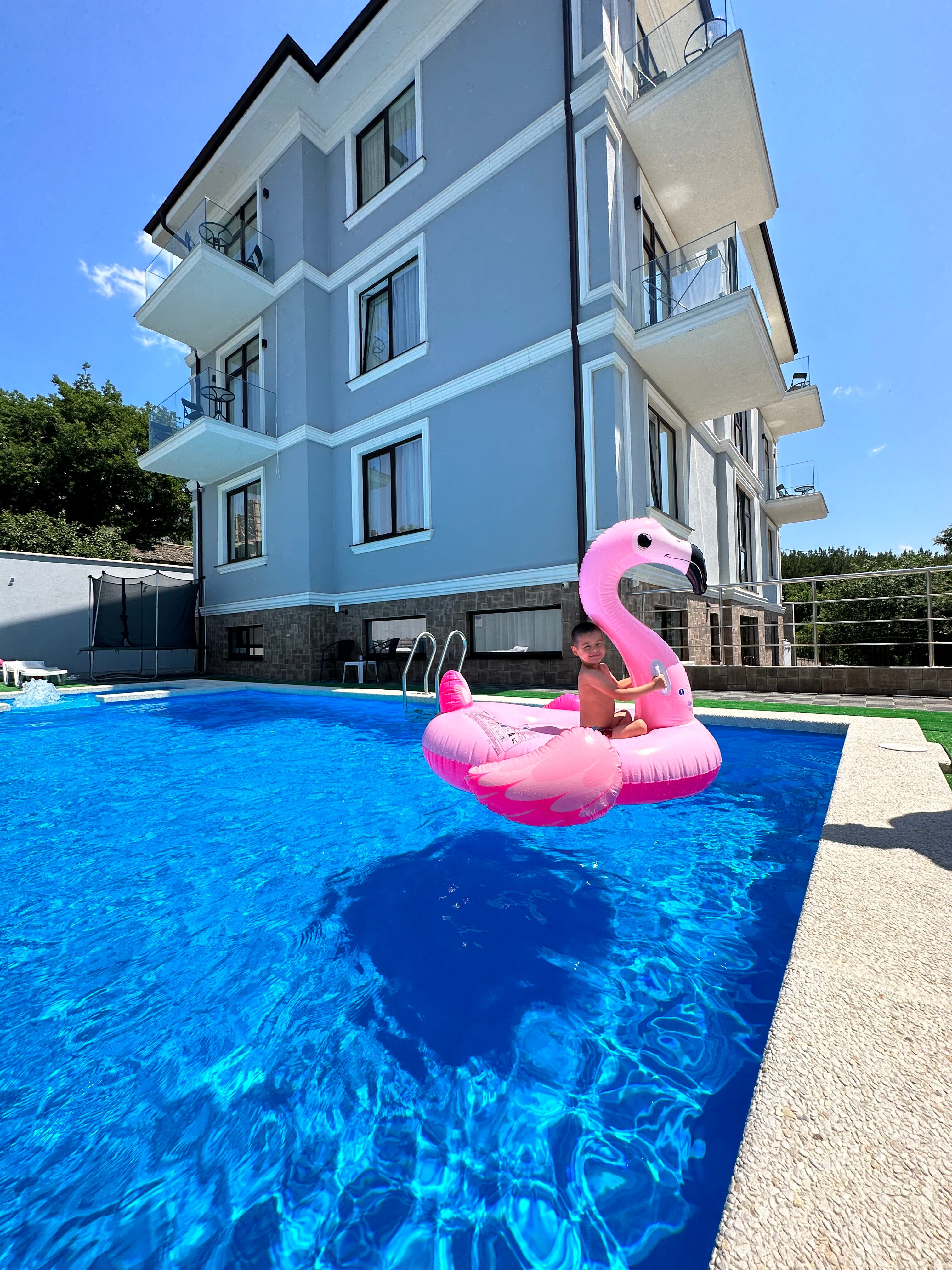 Фото отеля 2