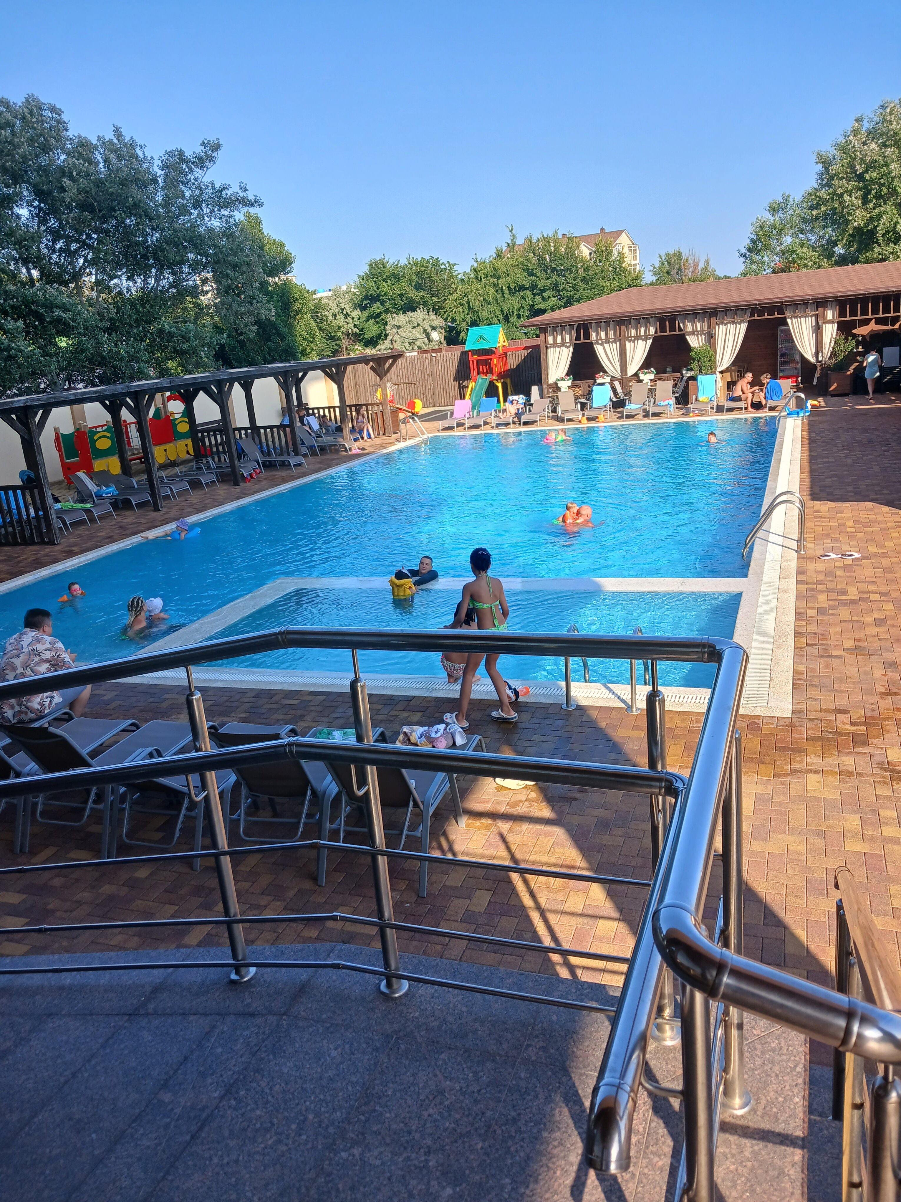 Фото Family Pride Inn