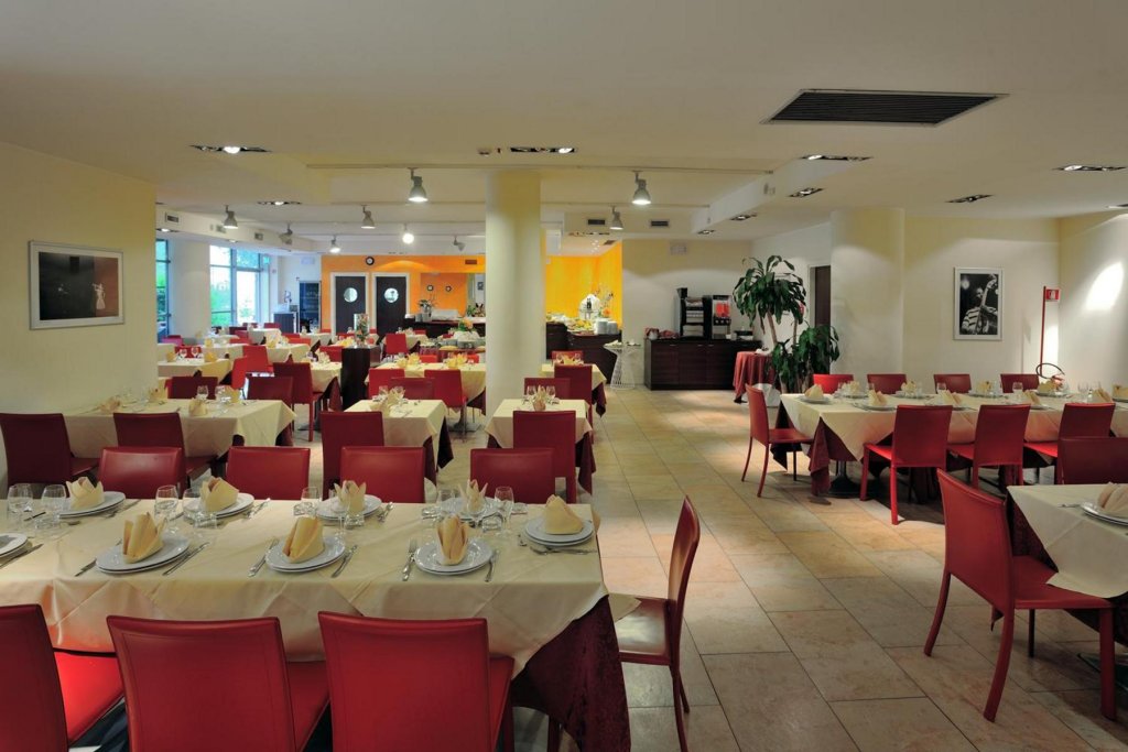 Фото La Meridiana Bleisure Hotel