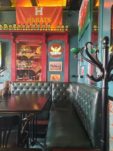 Әйелге клизма жасайды