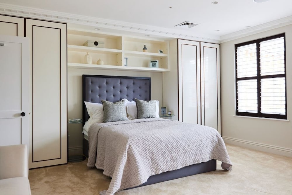 Фото The Chelsea Escape - Spacious 5bdr Flat With Garden