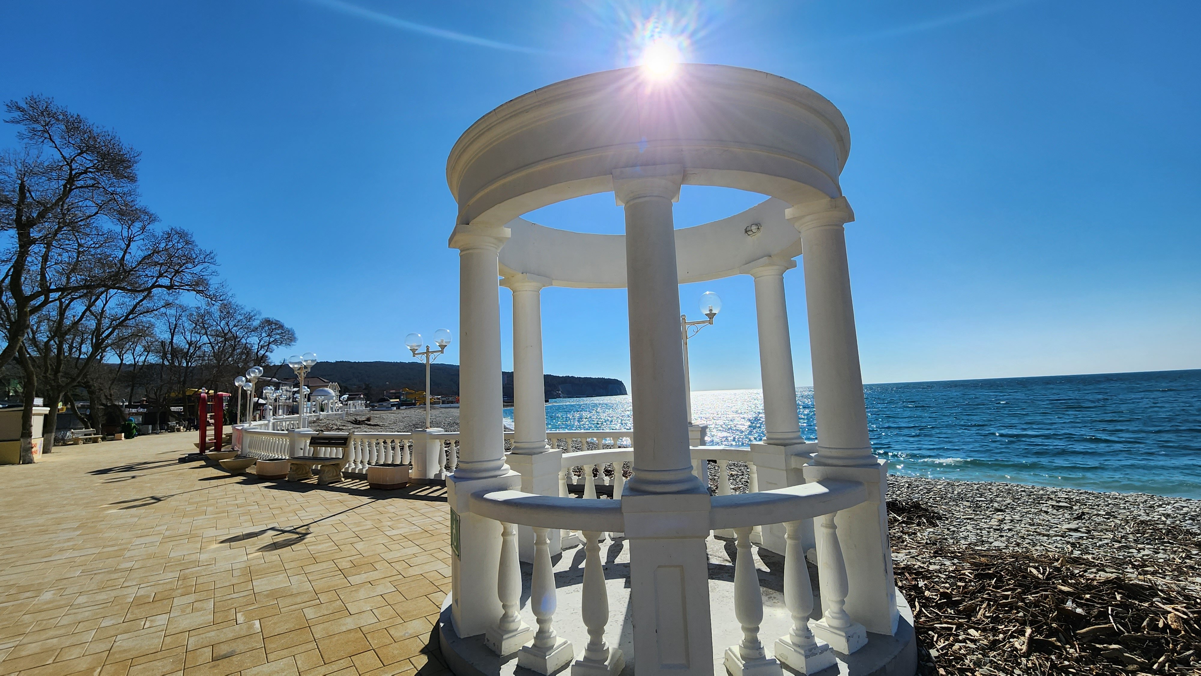 Фото Светлый