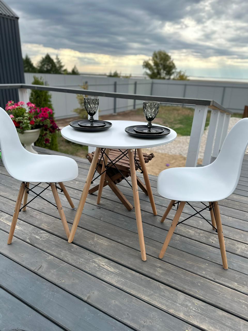 Фото White glamp