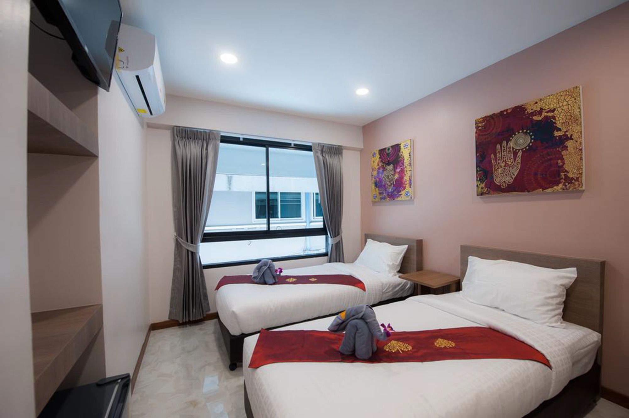 Фото отеля 1