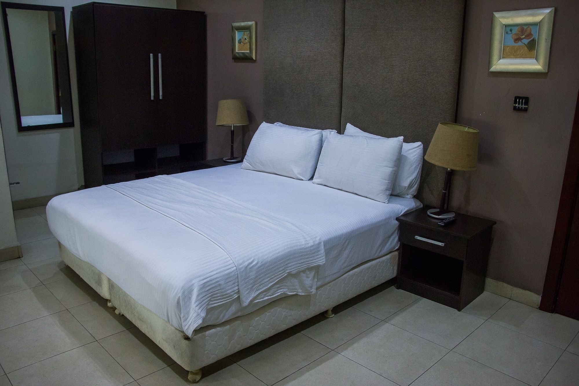 Фото Chelsea Suites Annex