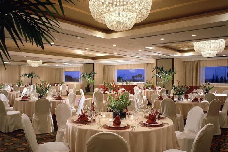 Фото Courtyard by Marriott Los Angeles - Sherman Oaks