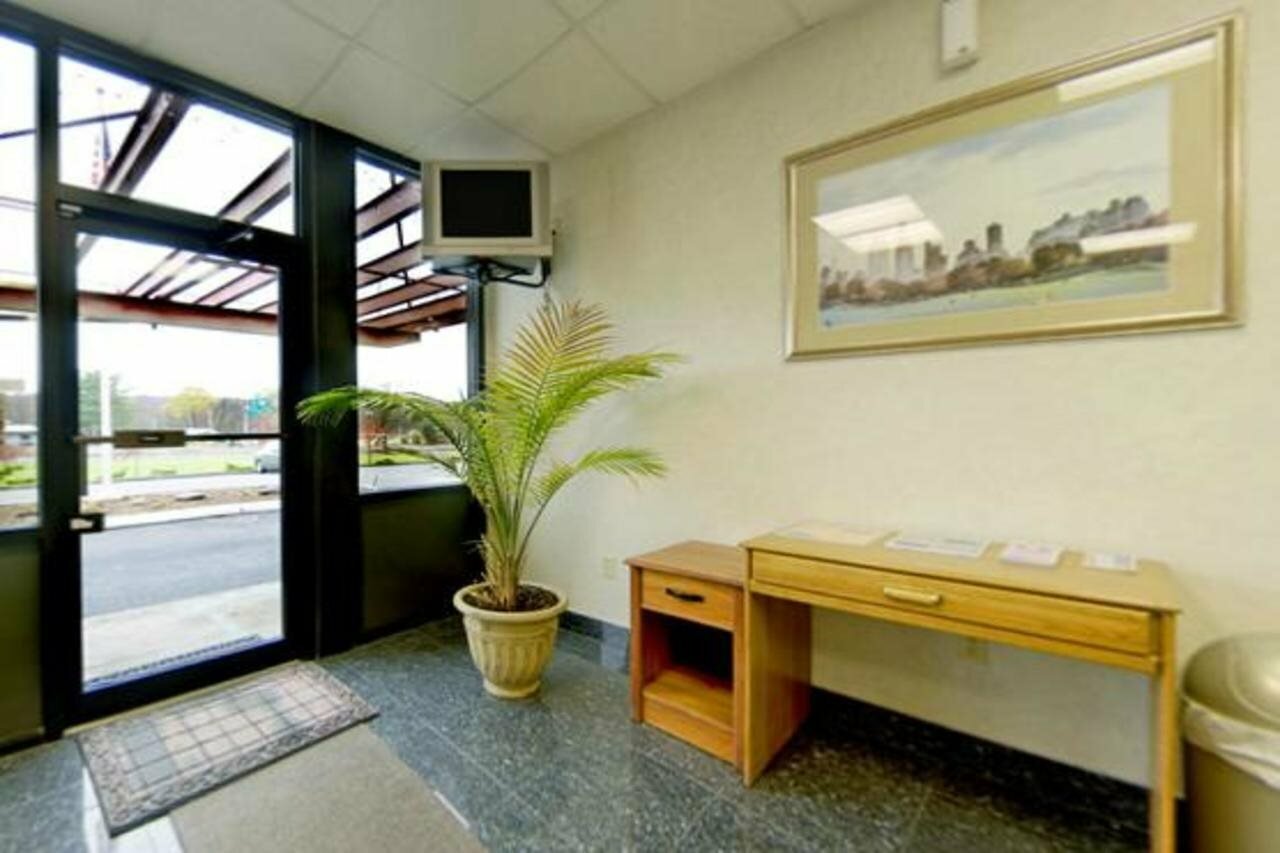 Фото Americas Best Value Inn Wethersfield Hartford