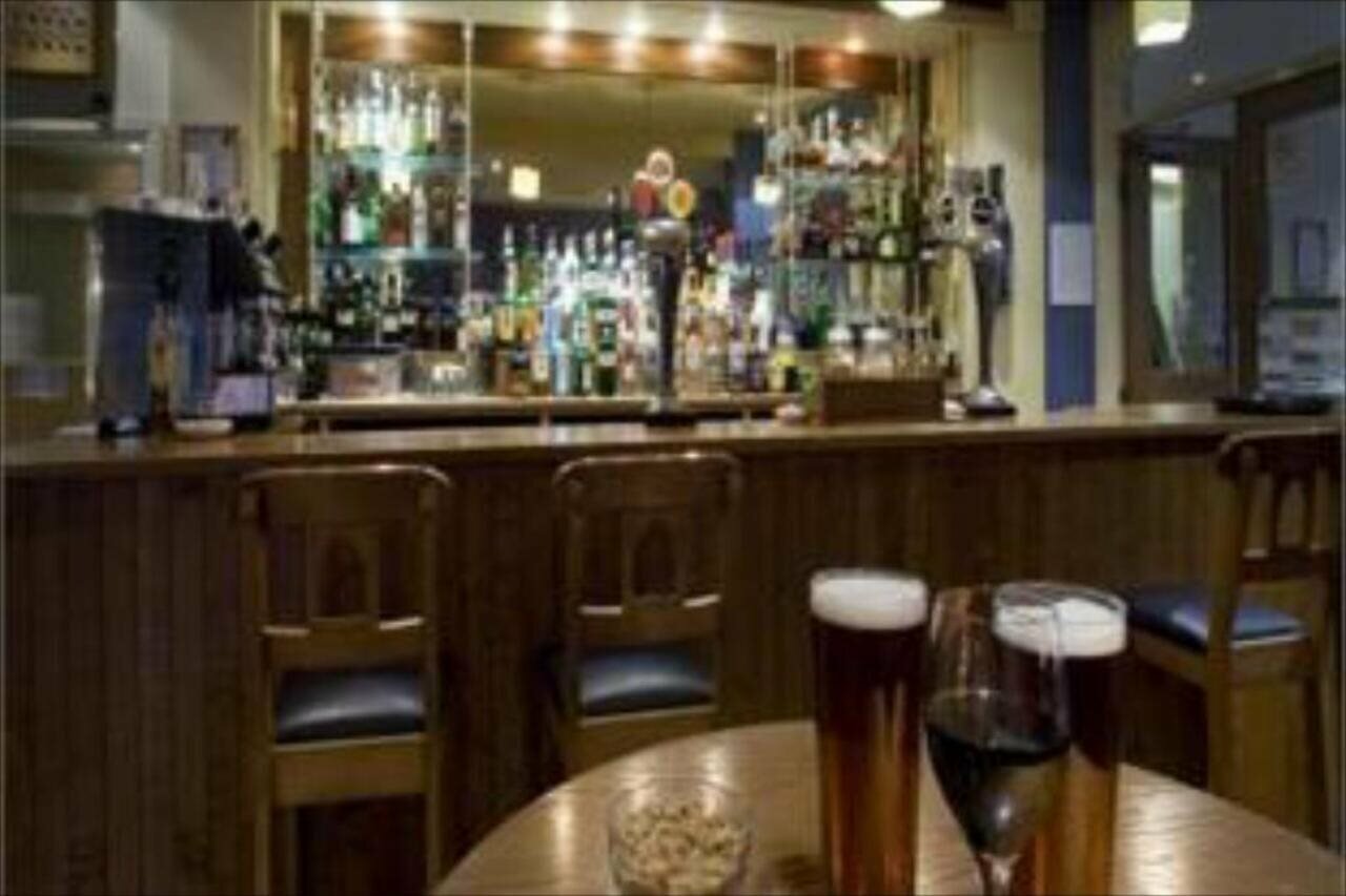 Фото Corner House Hotel