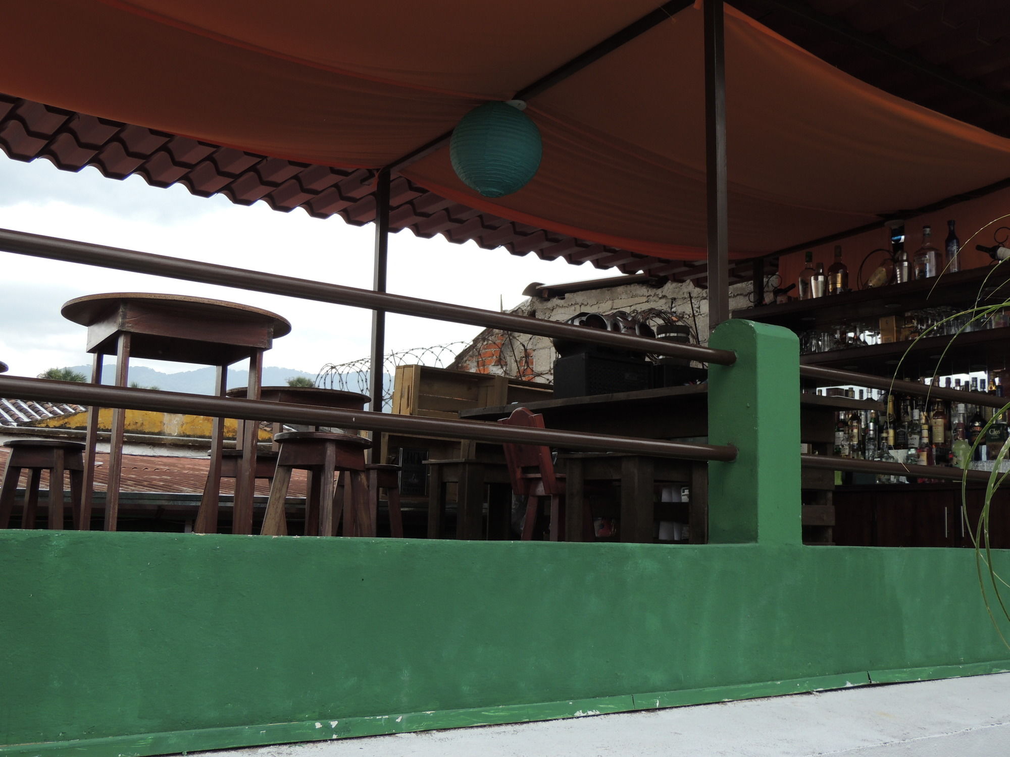 Фото Feathers Hotel and Lounge - Hostel