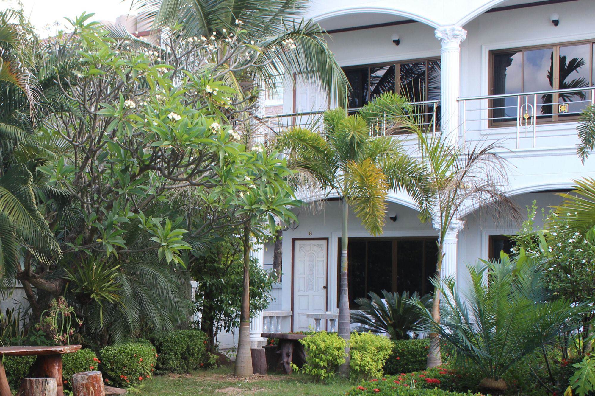 Фото White Elephant Resort