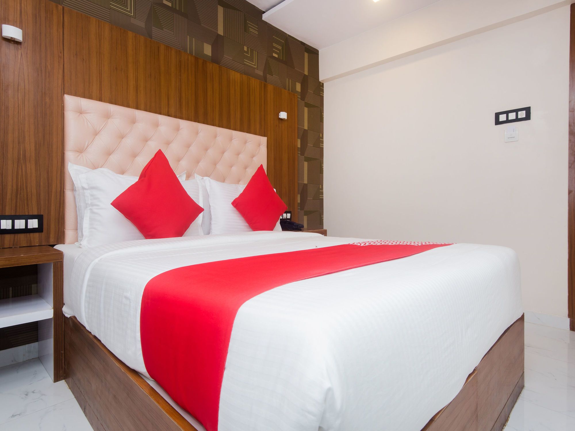 Фото Hotel Qubestay Airport