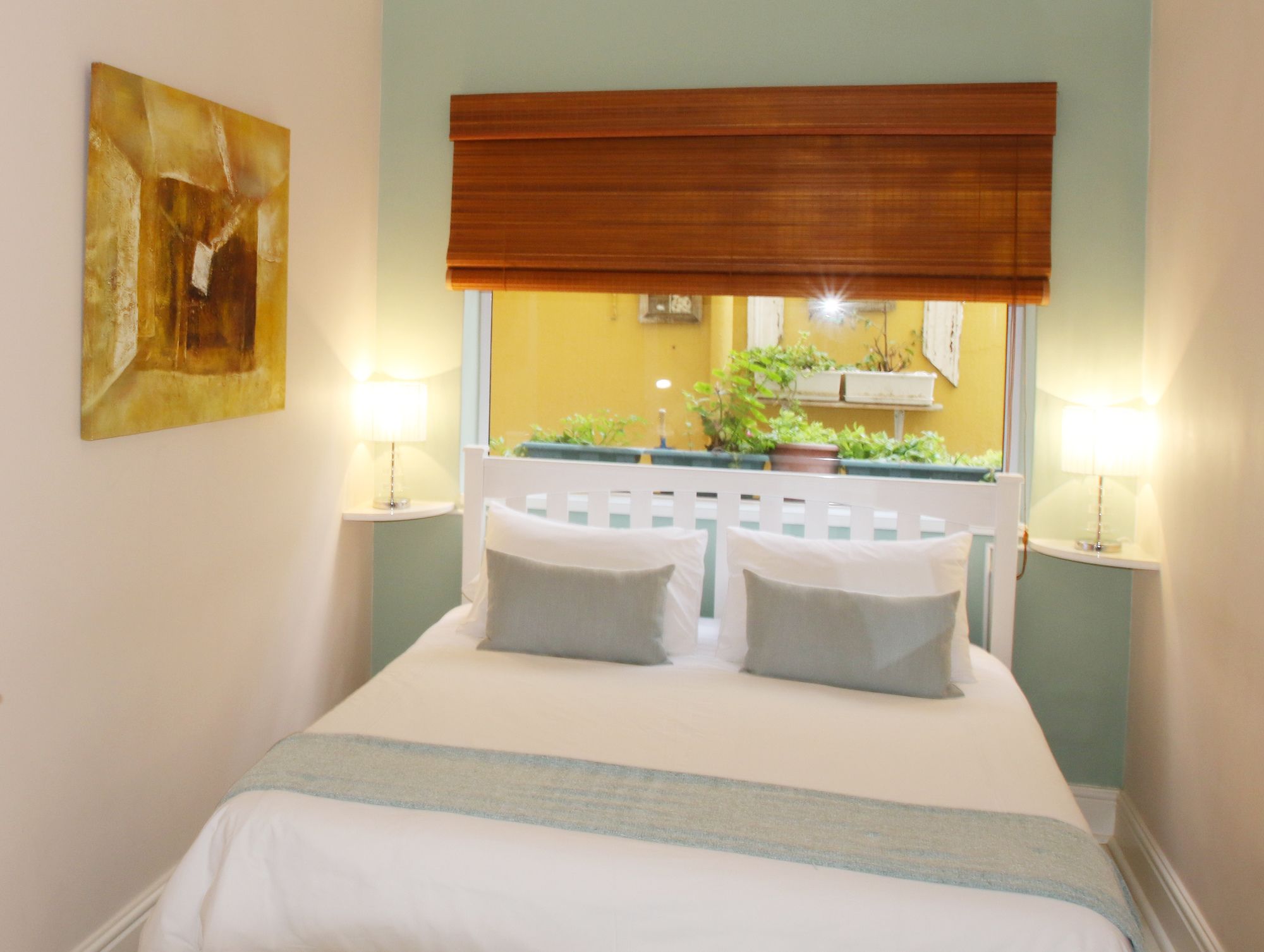 Фото Dolphin Inn Guesthouse