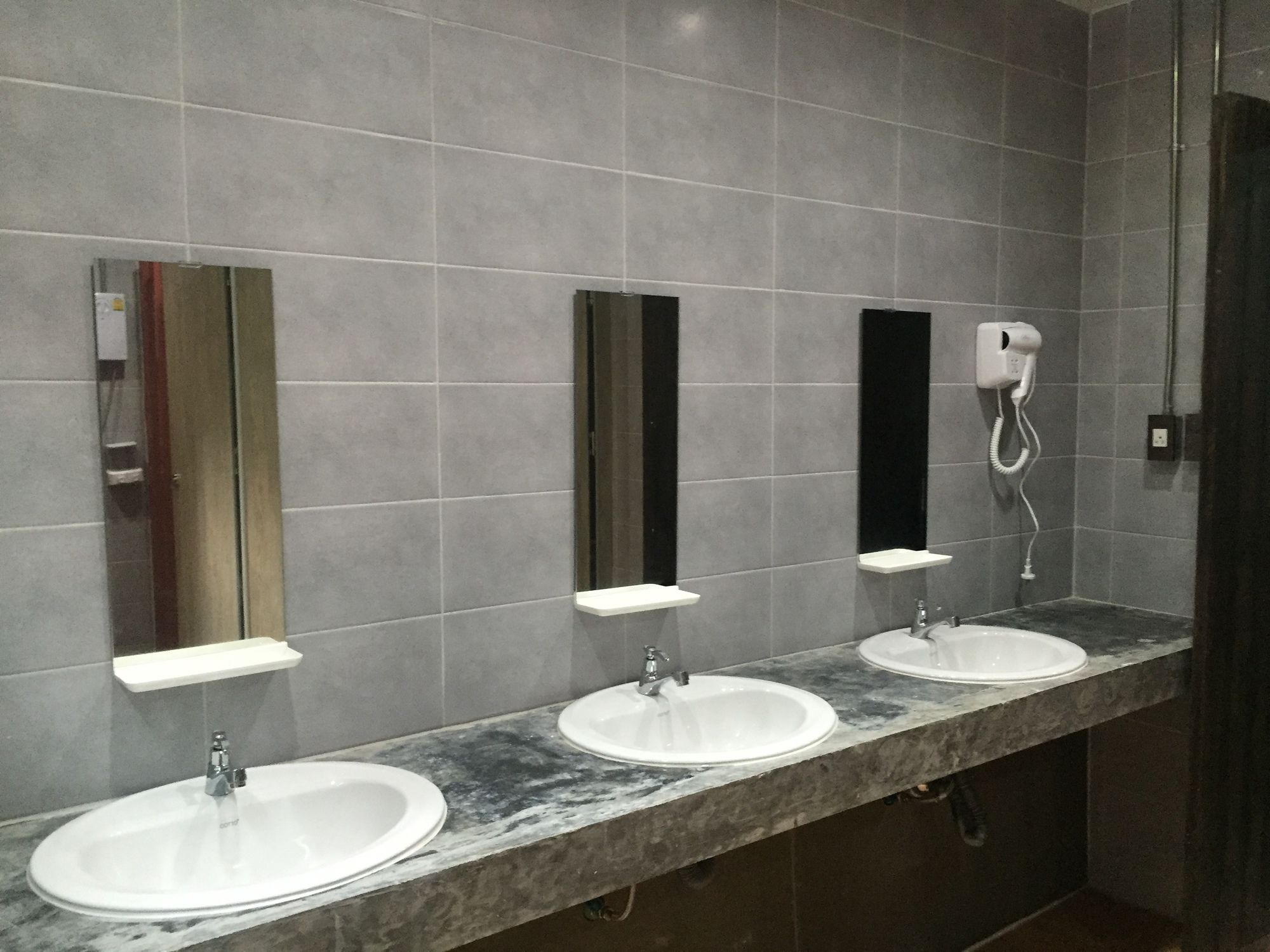 Фото Feel Good Bangkok Hostel