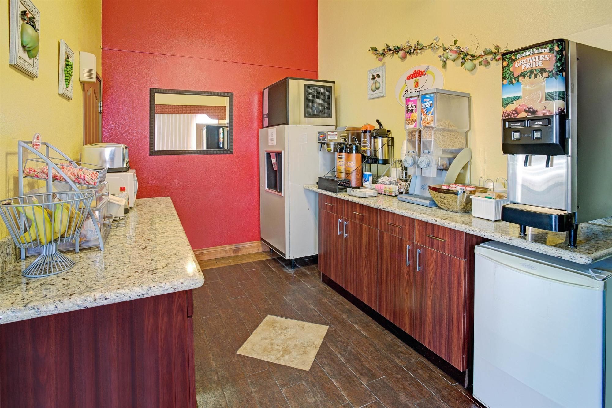 Фото Oyo Hotel Castle Rock Co Downtown