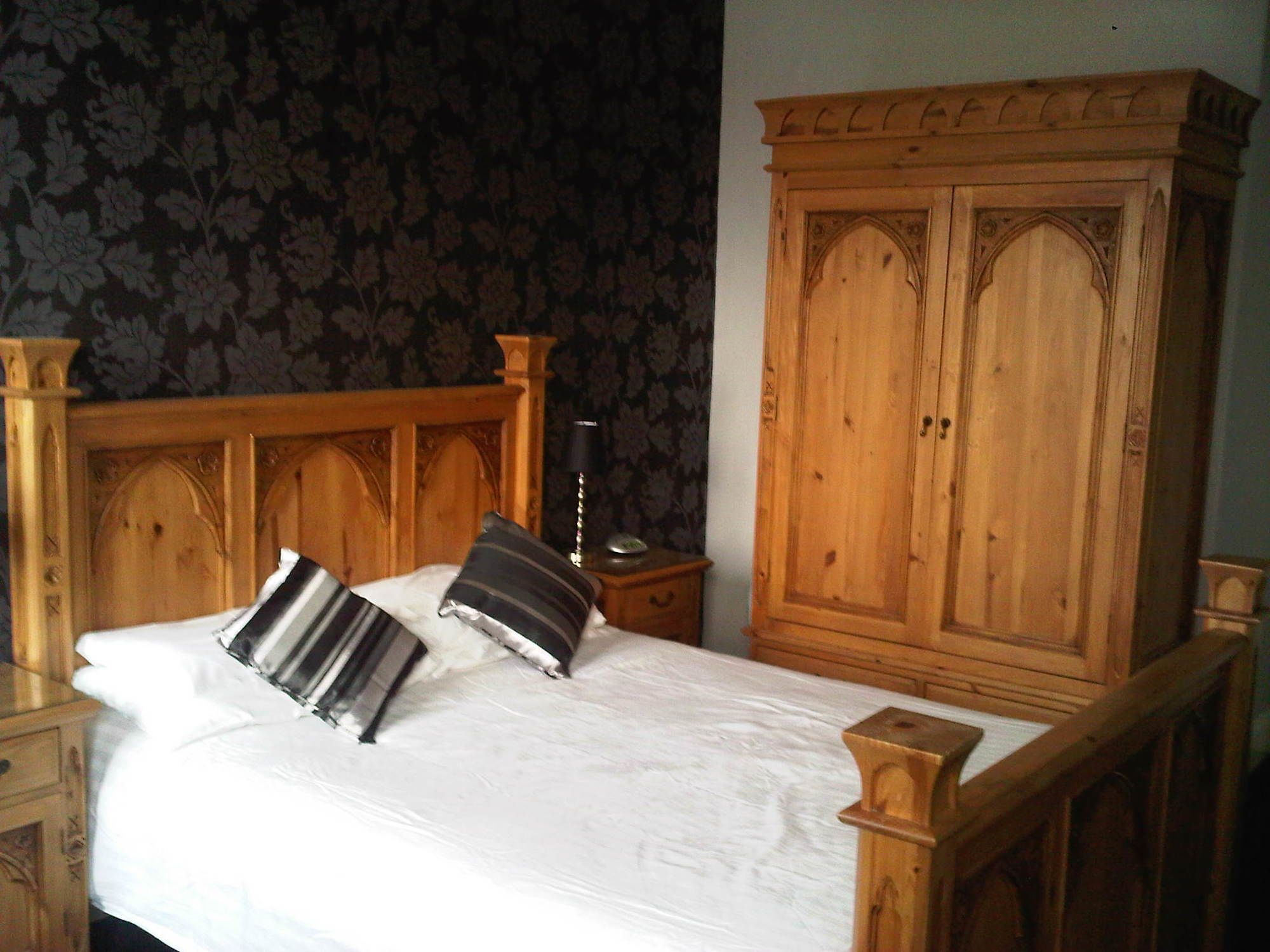 Фото Crown Court Hotel & Bar