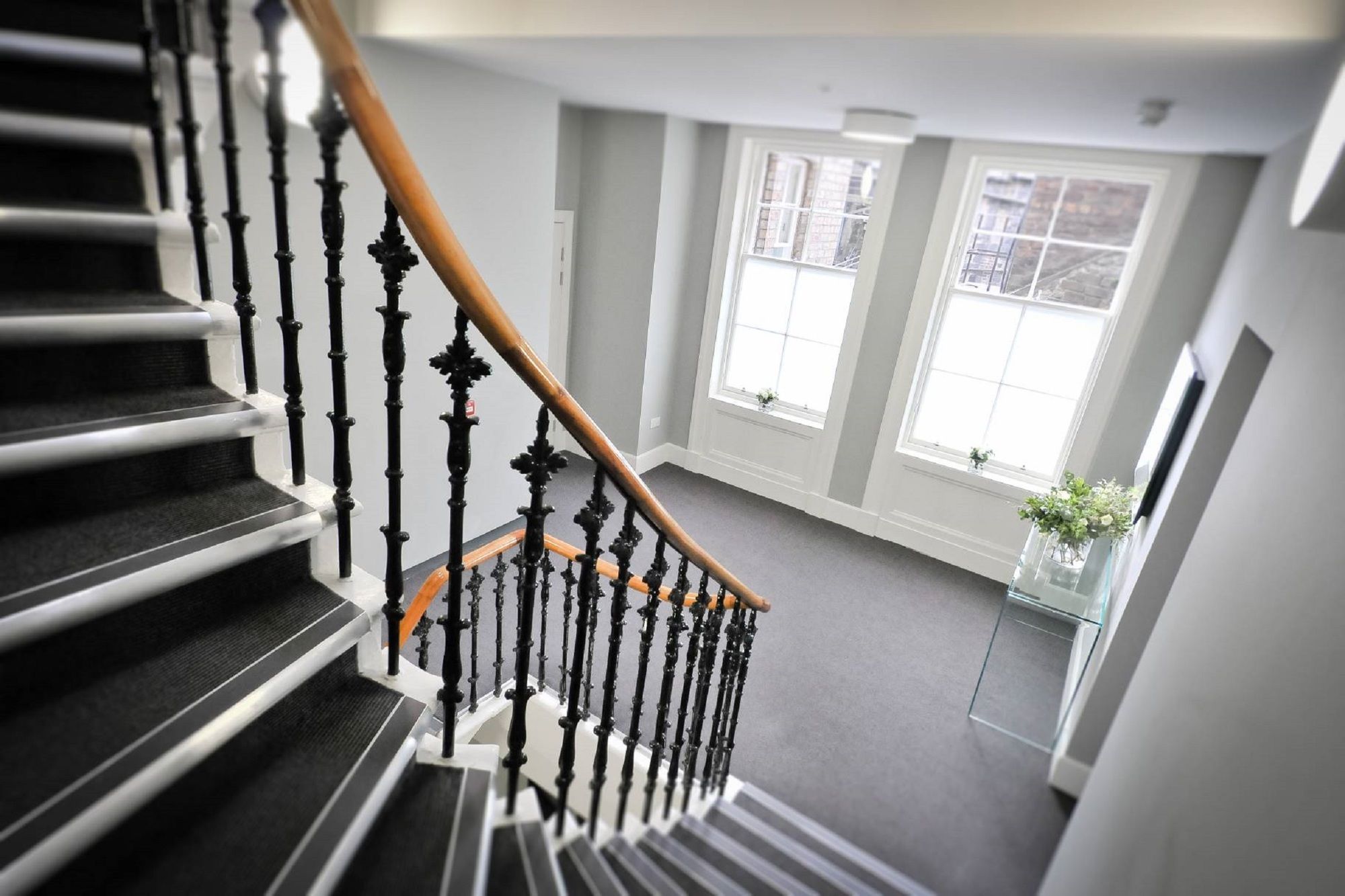 Фото Destiny Scotland - St. Andrew Square Apartments