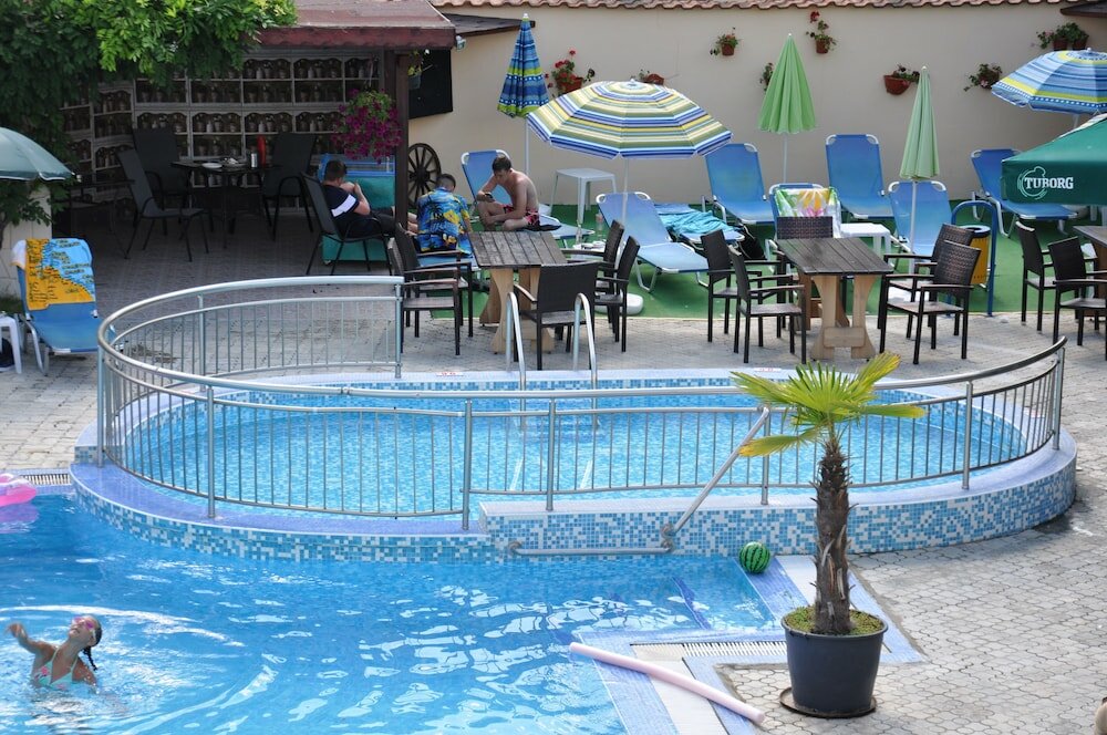 Фото Hotel BelleVille