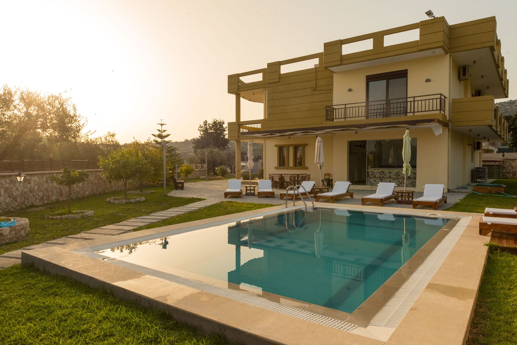 Фото отеля 2