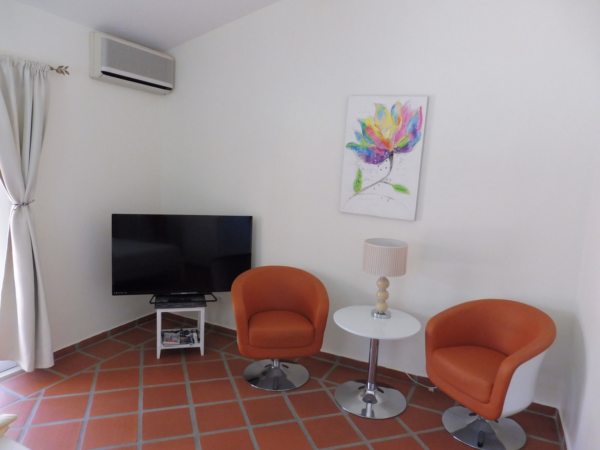 Фото Karibu Aruba Boutique Hotel