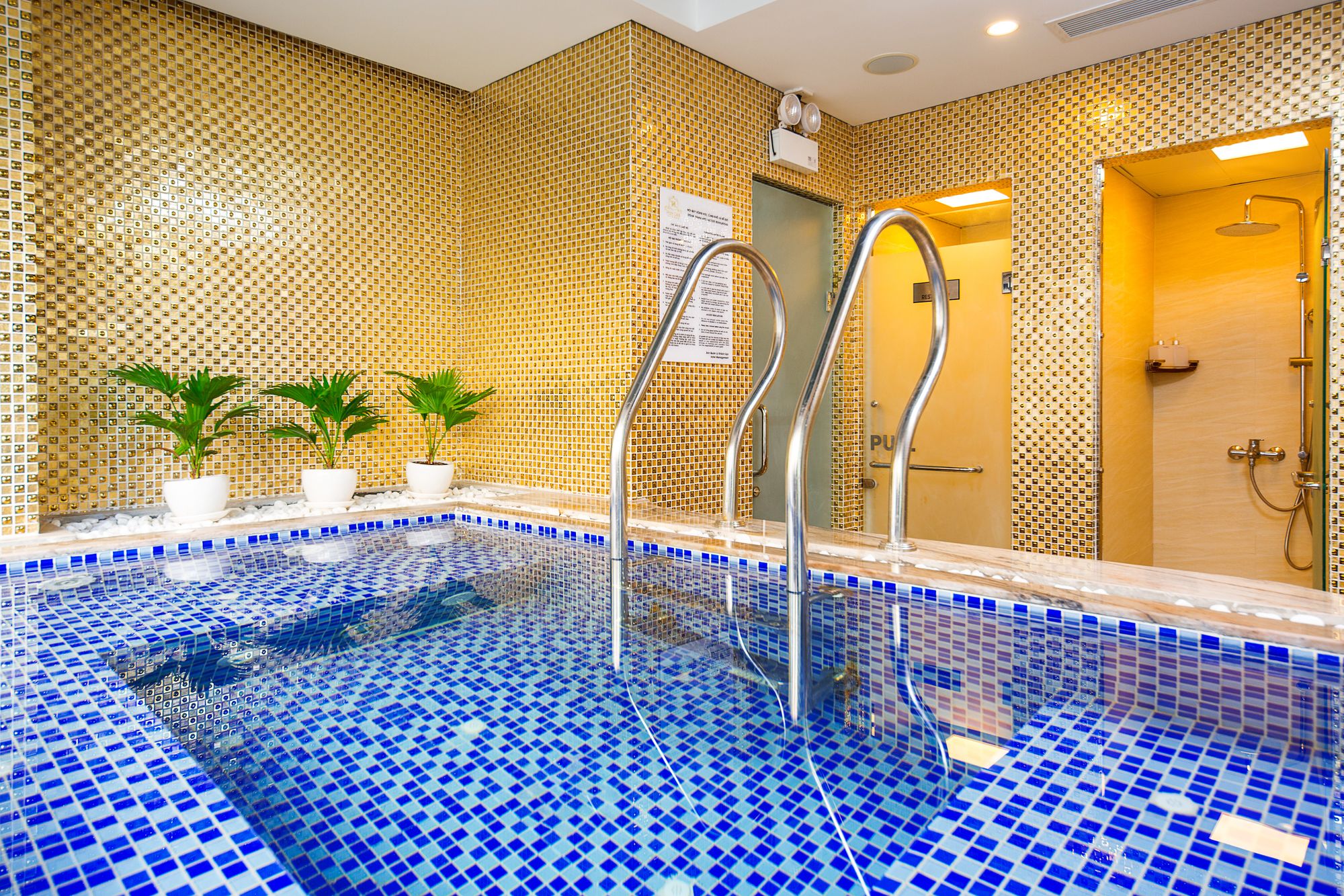 Фото Paris Deli Danang Beach Hotel