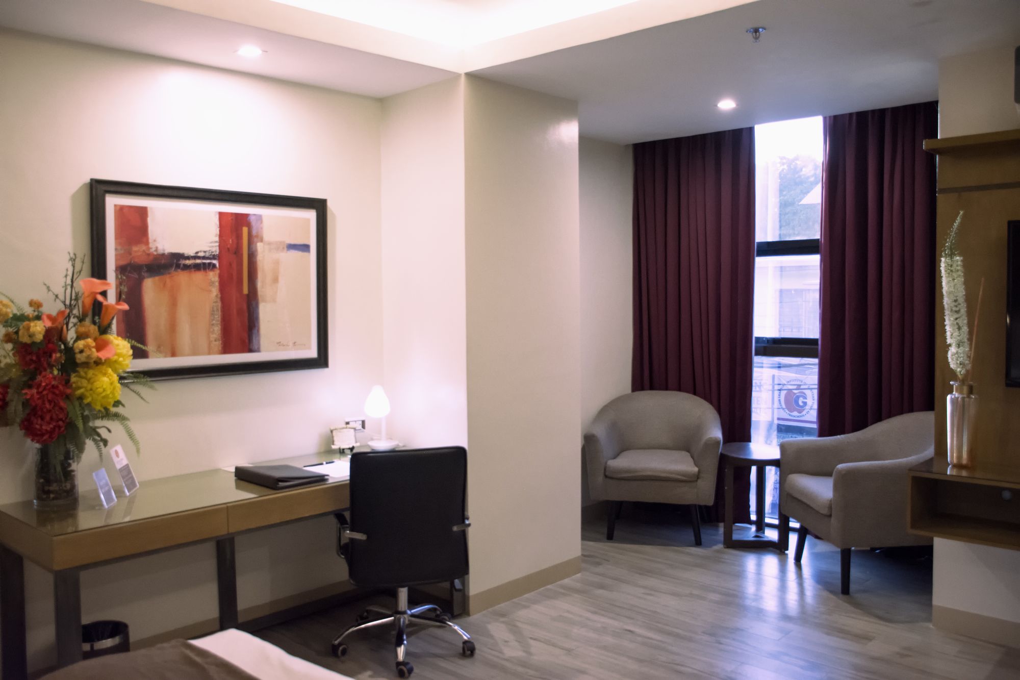 Фото Ironwood Hotel