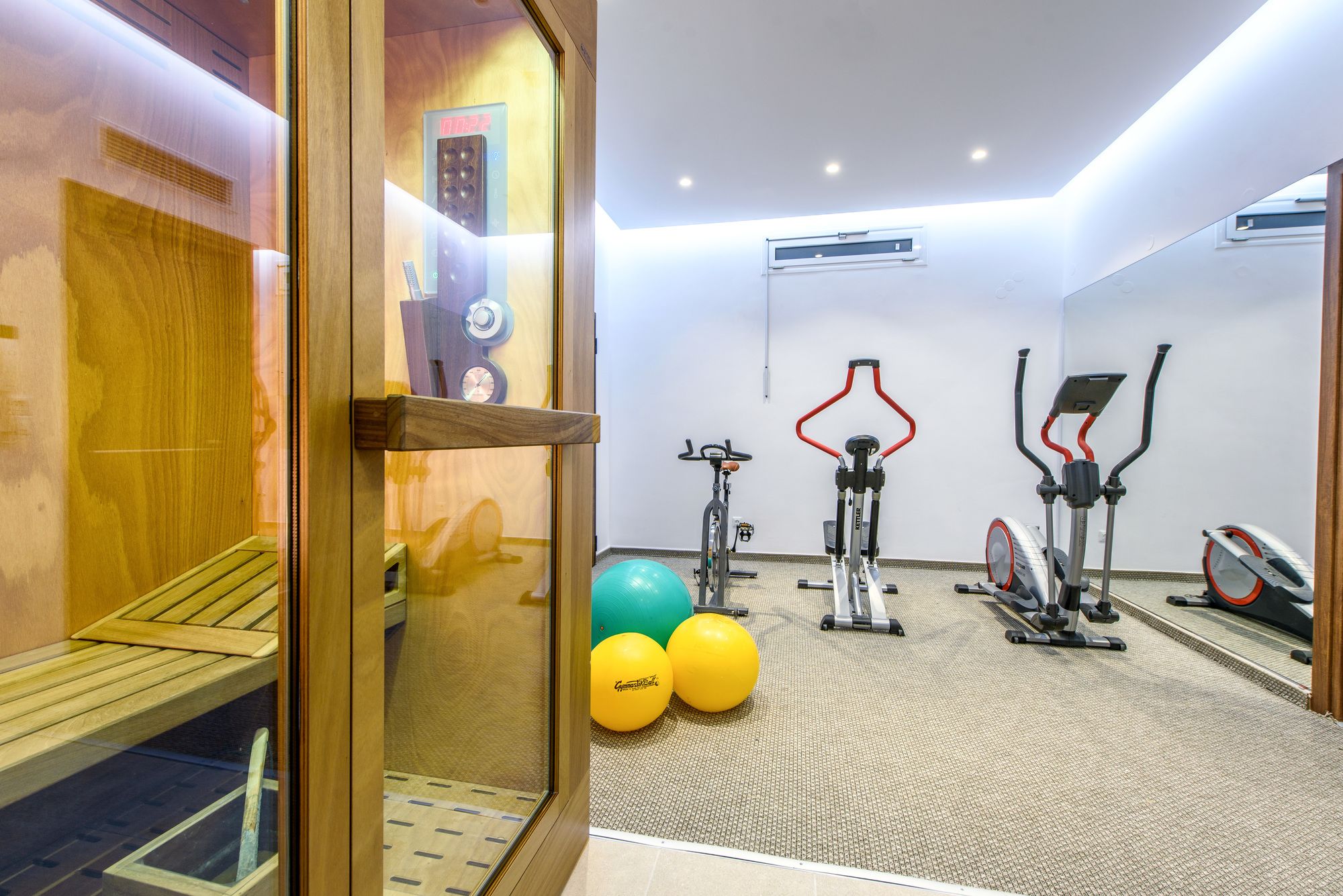 Фото Elysian Suites