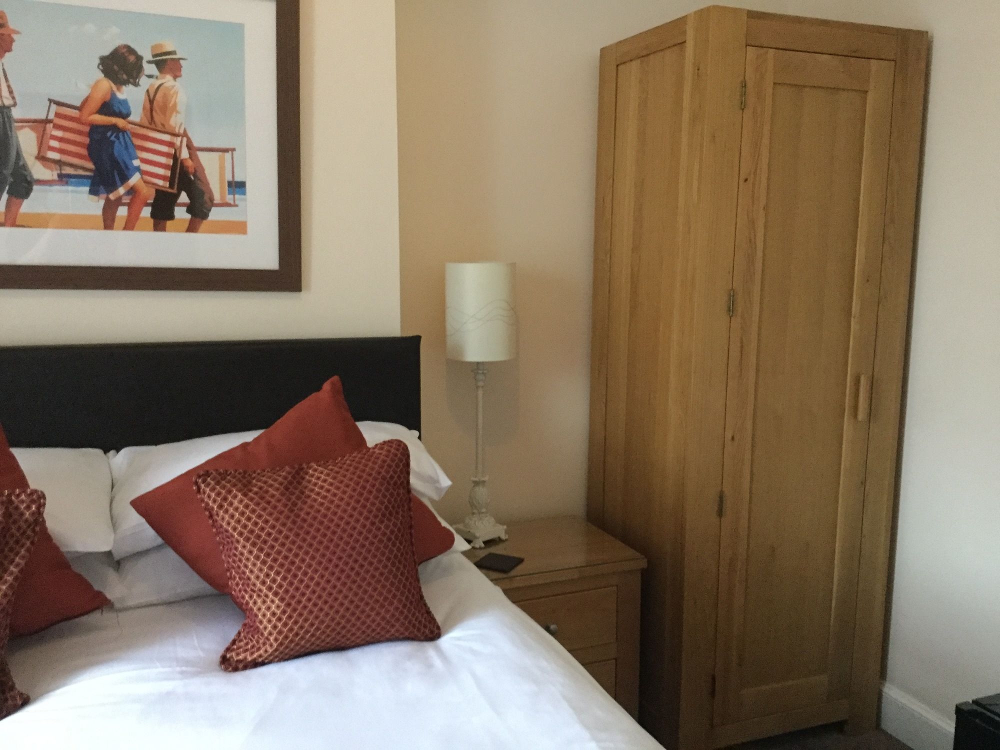 Фото Bythesea Guest House