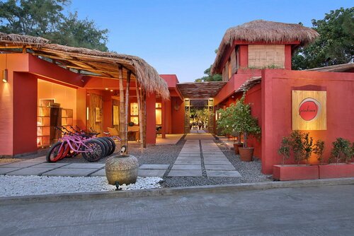 Внешний вид отеля PinkCoco Gili Trawangan - for Cool Adults Only в Ломбоке Утаре, фото 1