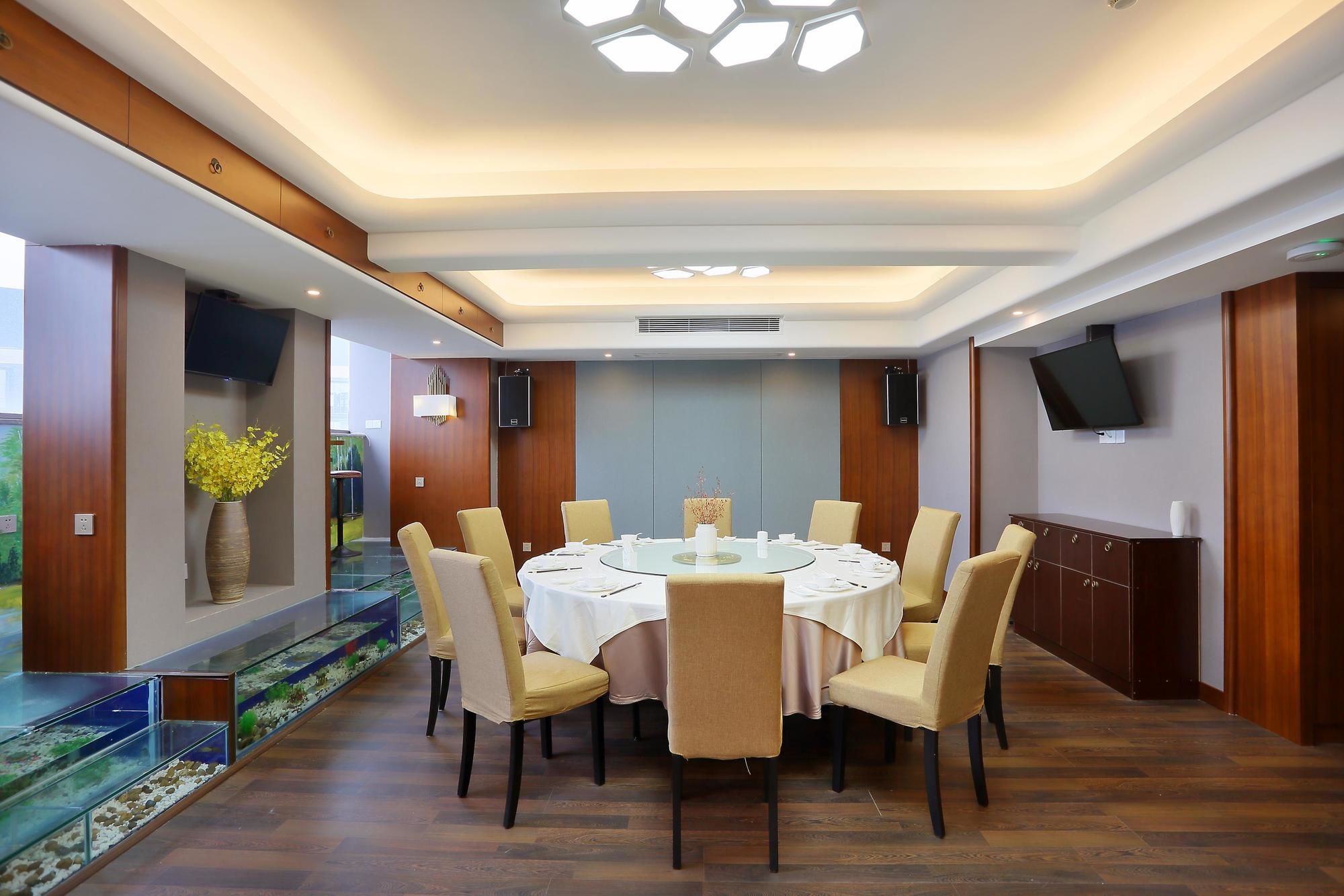 Фото Lujia International Hotel