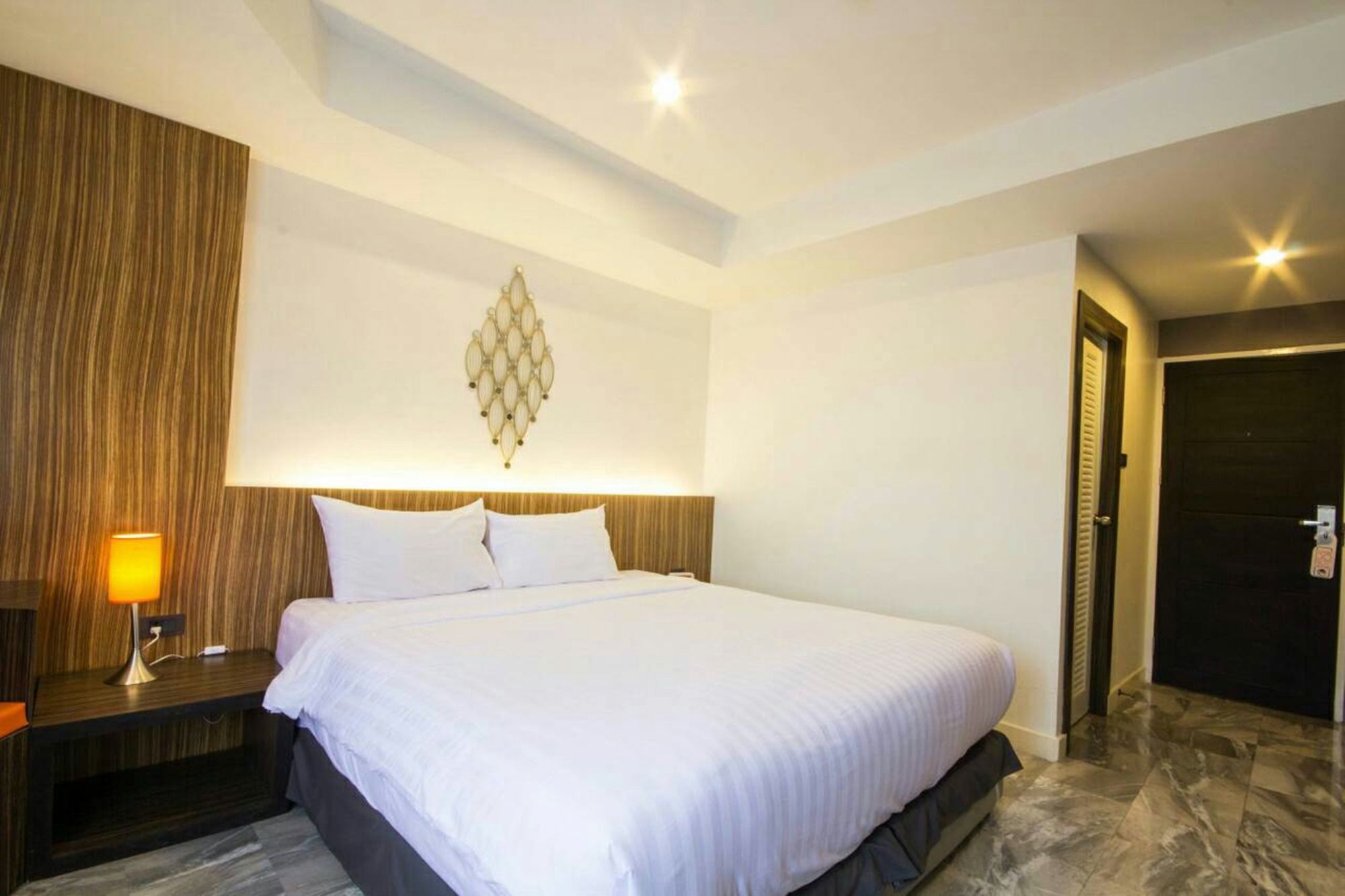 Фото Dragon River Avenue Hotel