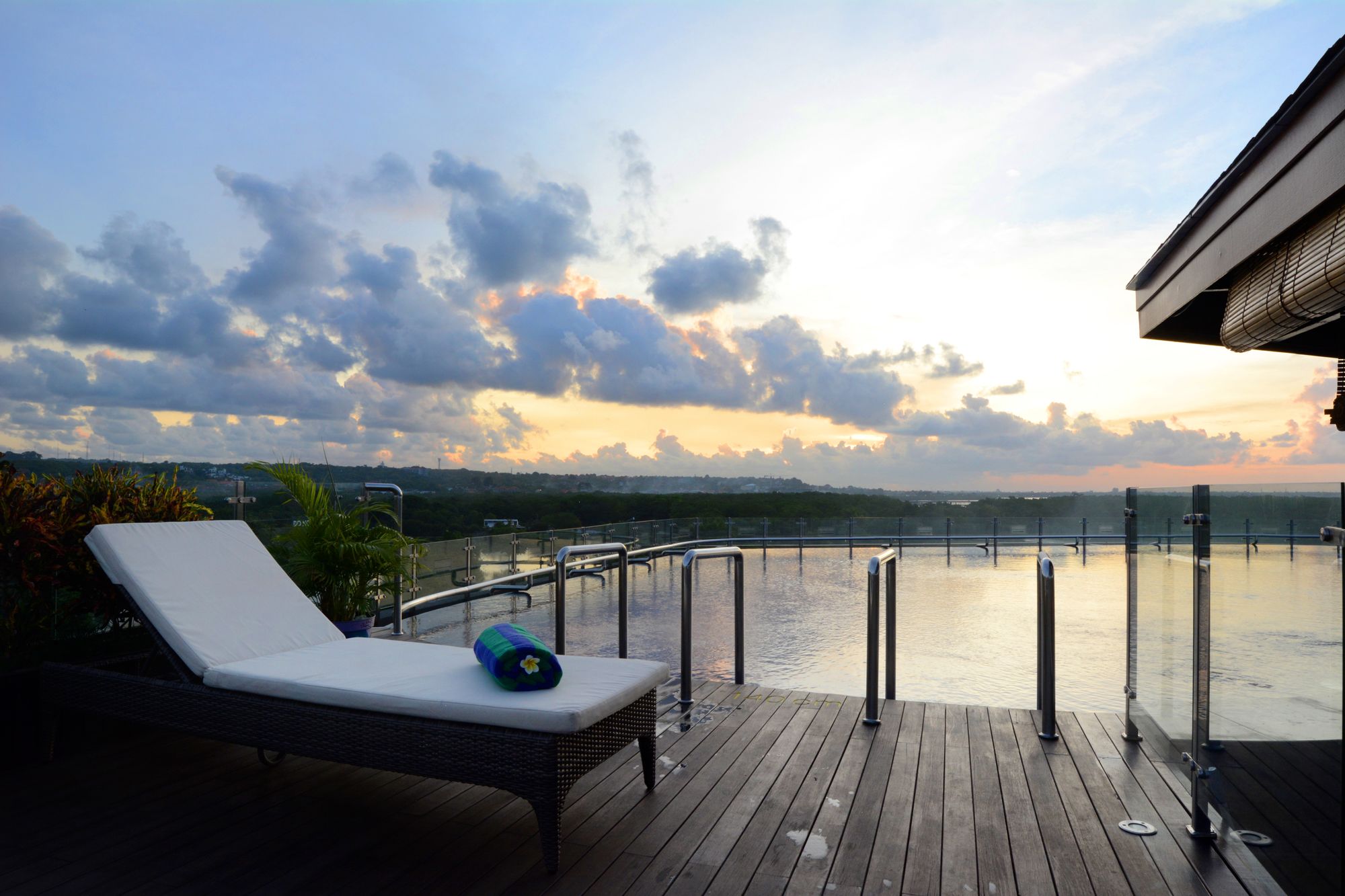 Фото The Nest Hotel Nusa Dua