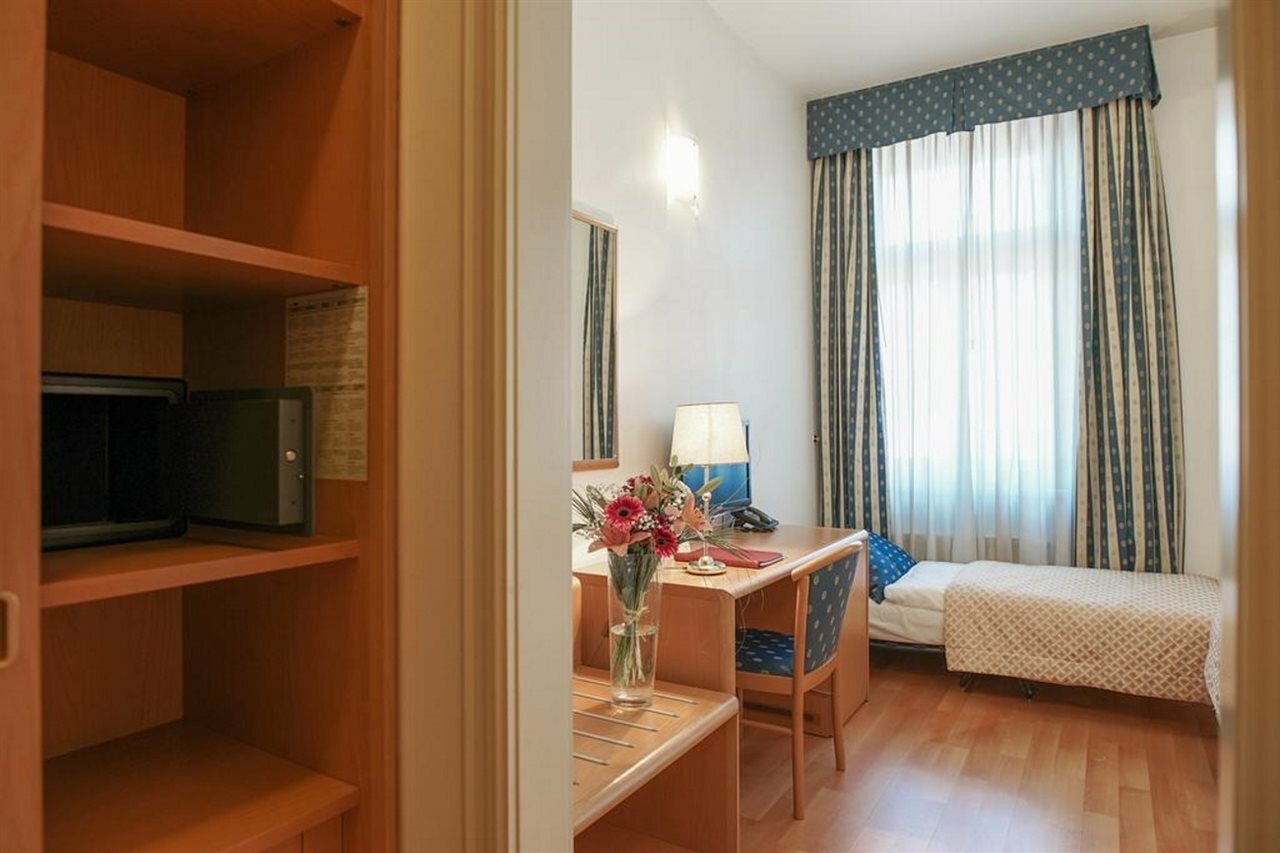 Фото Hotel Tivoli Prague