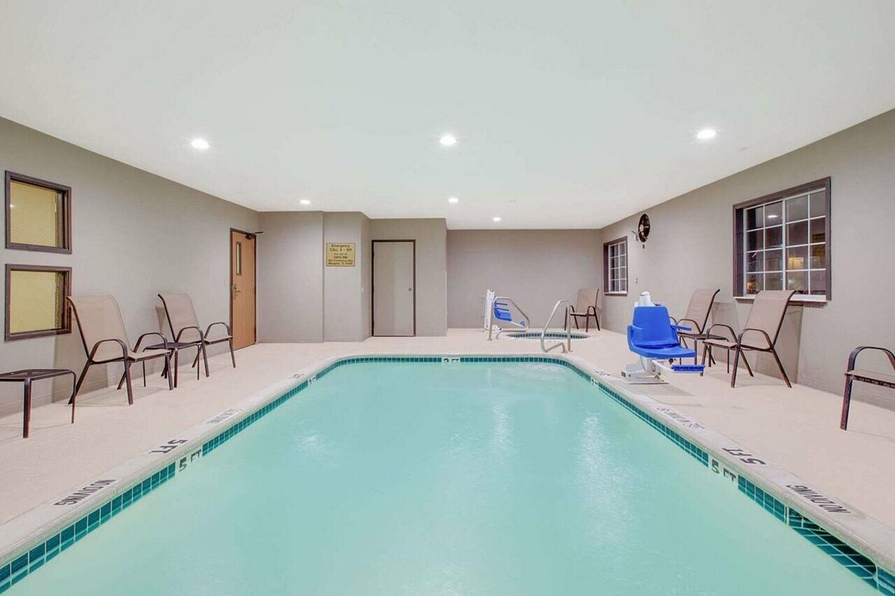 Фото Days Inn by Wyndham Mesquite Rodeo Tx