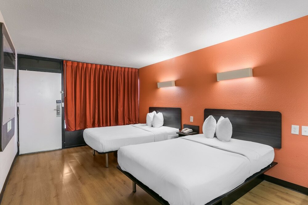 Фото Rodeway Inn Baltimore - Inner Harbor South