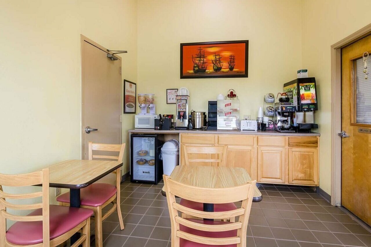 Фото Econo Lodge Marion I-81