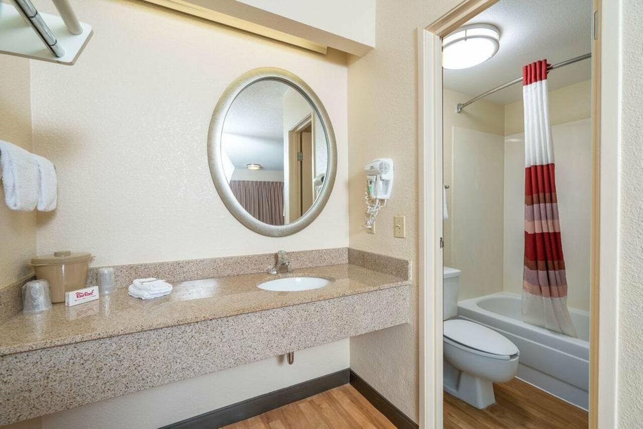 Фото Red Roof Inn Detroit - Dearborn/Greenfield Village