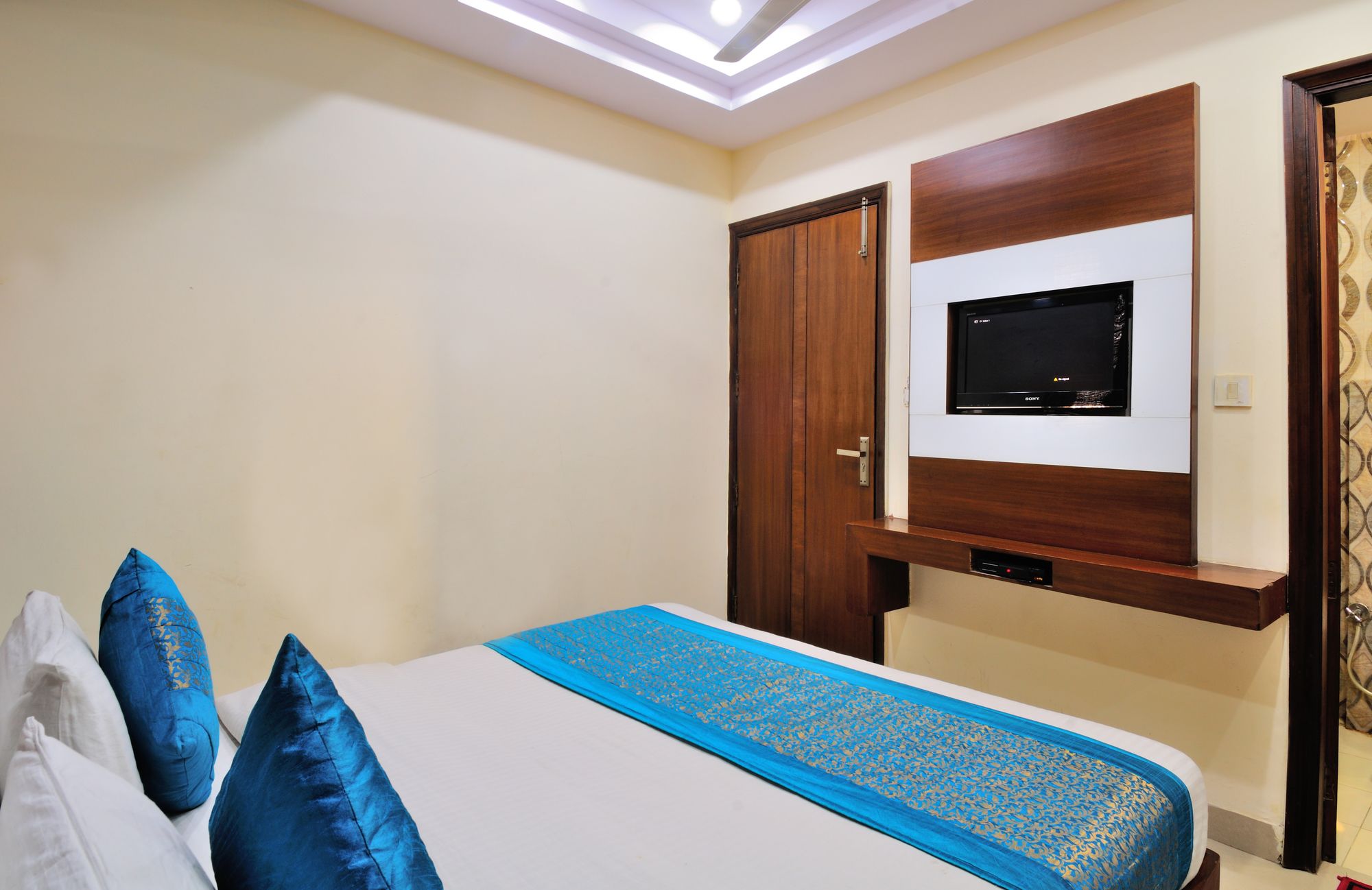 Фото Hotel Gold Star Inn