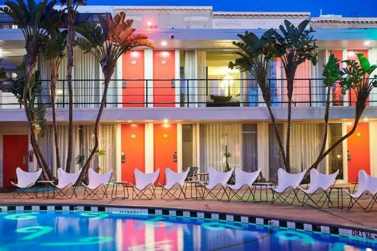 Фото The Phoenix Hotel