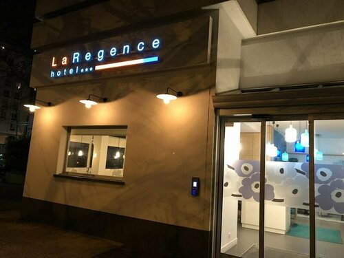 Гостиница Hôtel La Régence в Курбевуа