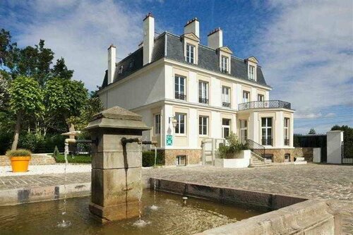 Гостиница Novotel Paris Saclay в Версале