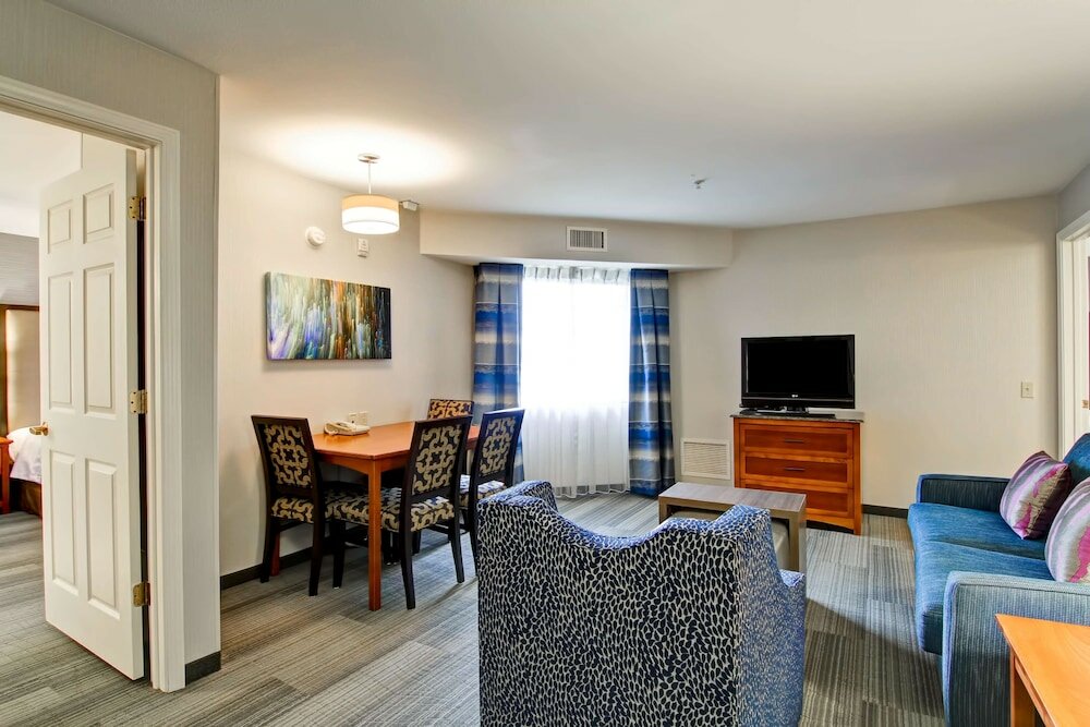 Фото Homewood Suites by Hilton Stratford