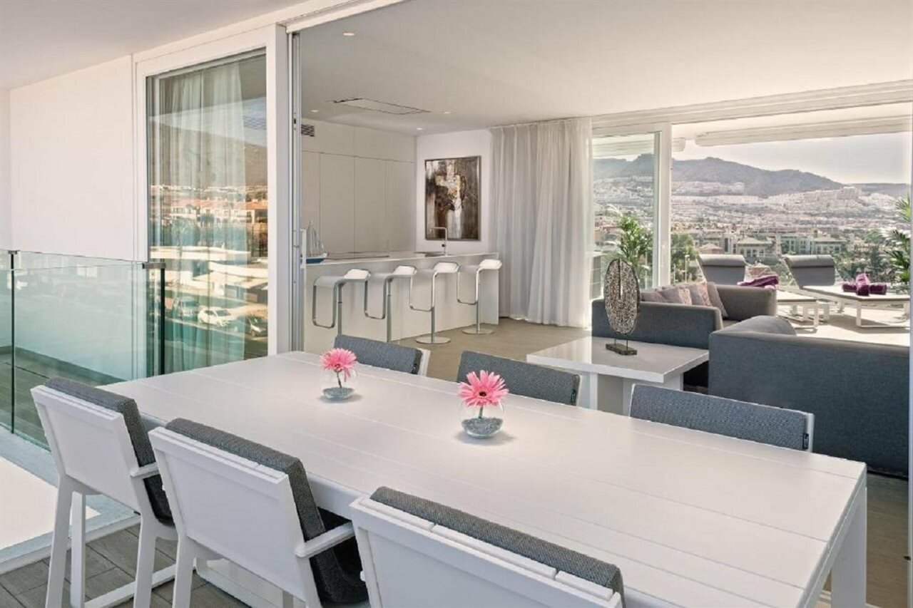 Фото Отель Baobab Suites