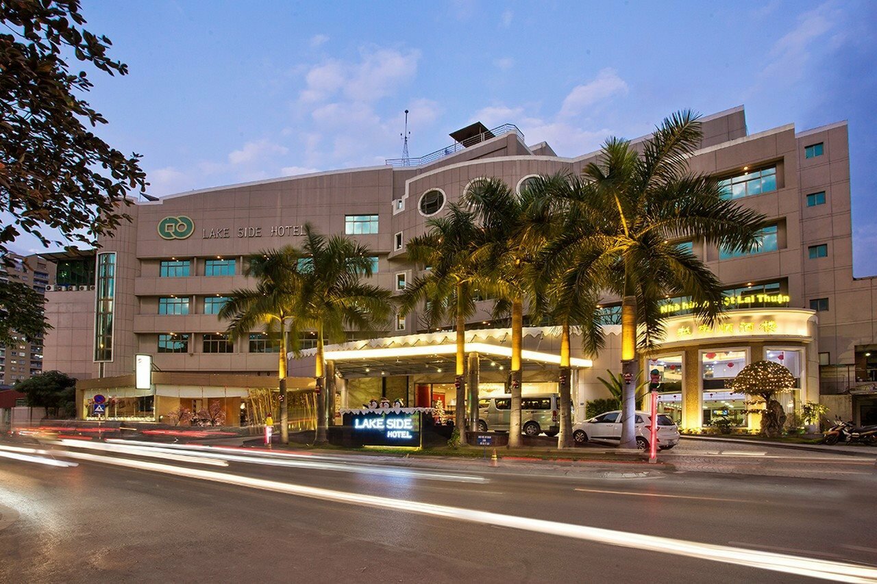 Фото Lake Side Hotel