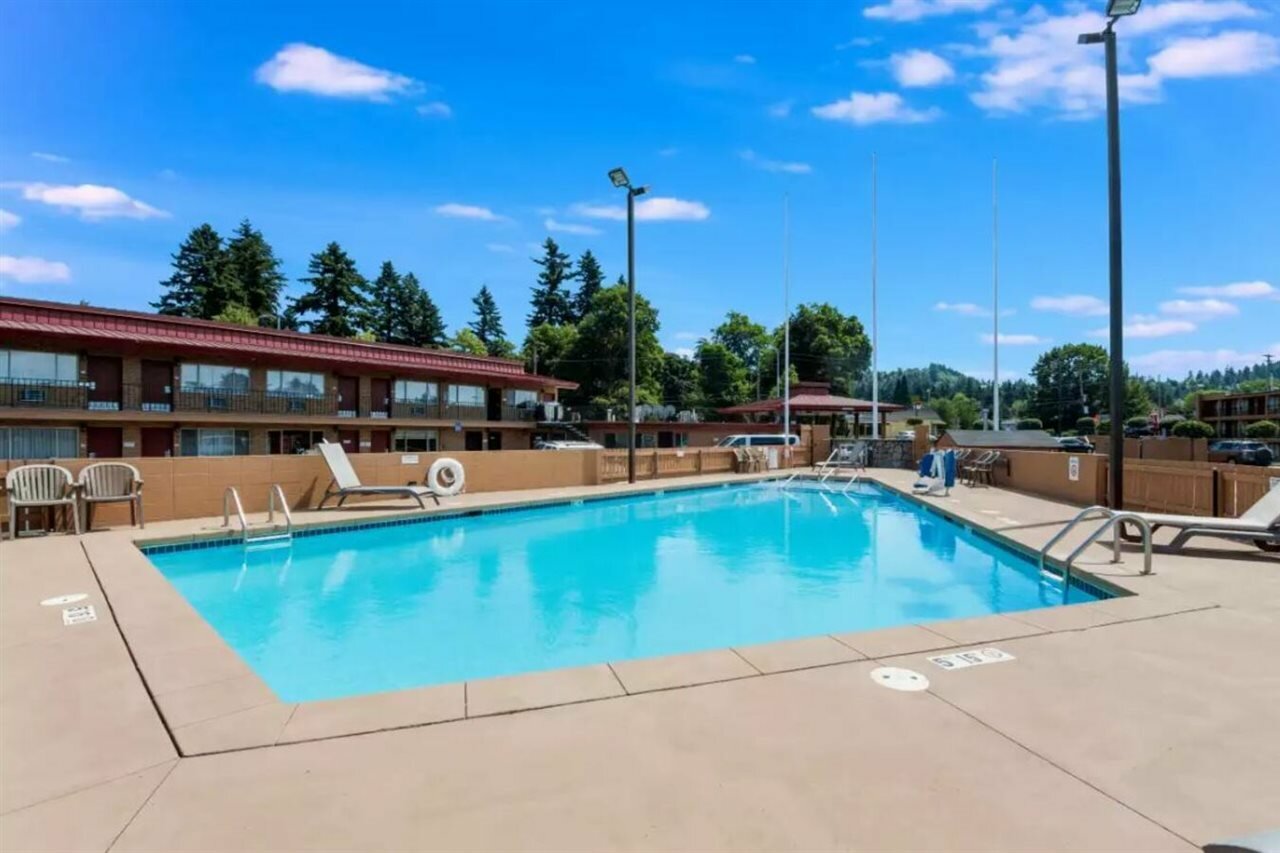 Фото Rodeway Inn Portland Airport Hotel
