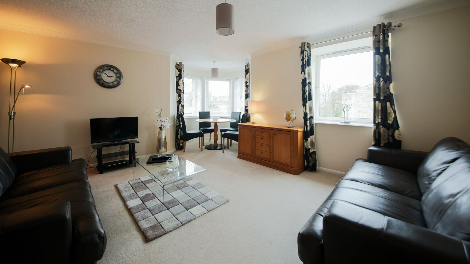 Фото The Spires Serviced Apartments Aberdeen