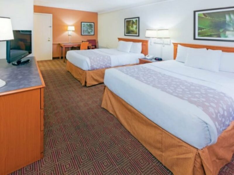 Фото Super 8 by Wyndham San Antonio Near SeaWorld Ingram Park