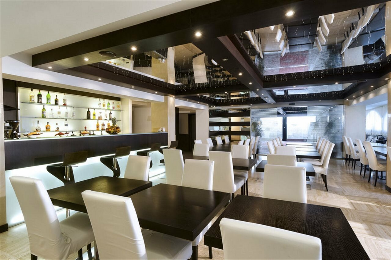 Фото Hotel Petit Palais